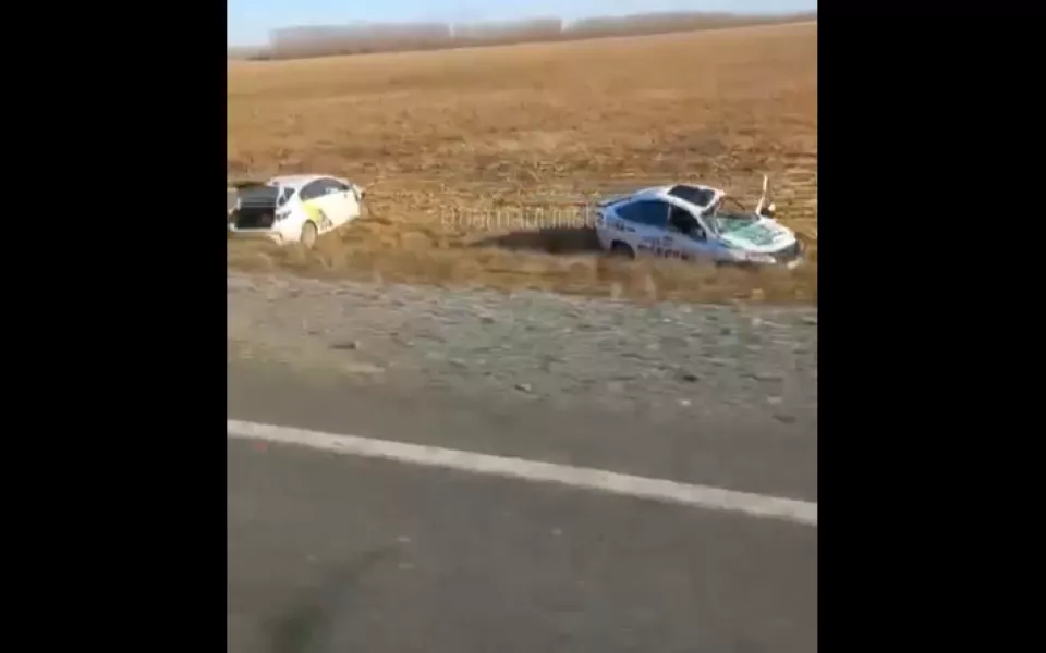 Два такси улетели в кювет после ДТП на алтайской трассе