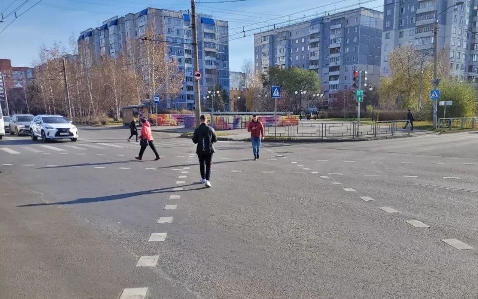 В Барнауле появился еще один диагональный пешеходник
