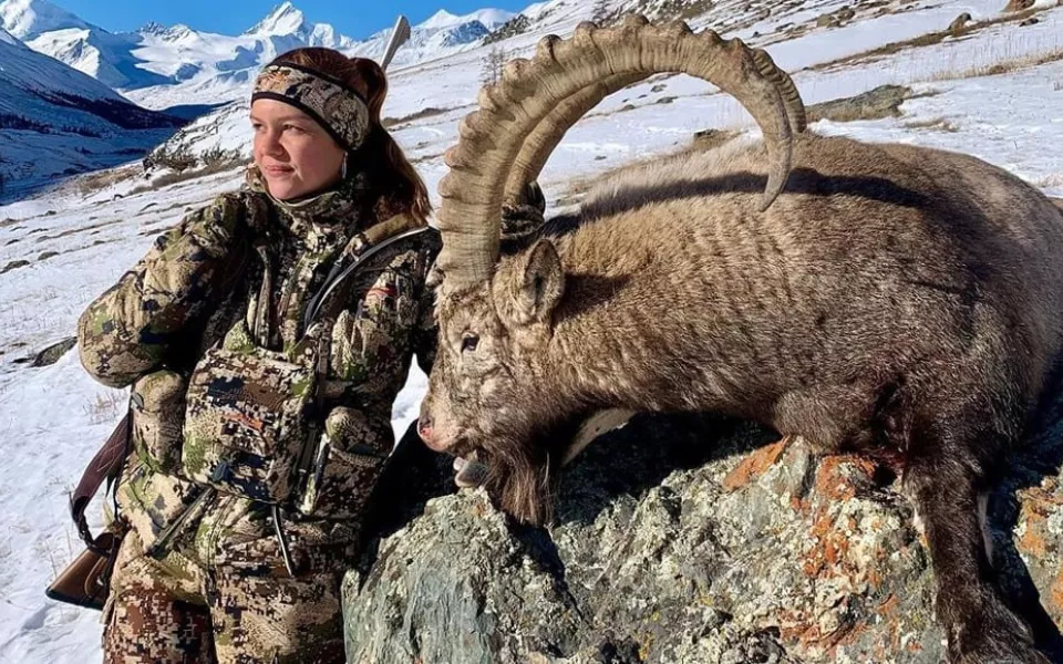 Ради фоток в Instagram: блогера затравили за отстрел козерога на Алтае