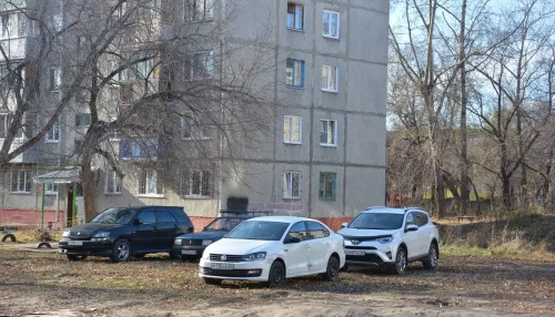 В Барнауле проходят рейды против парковок в неположенных местах