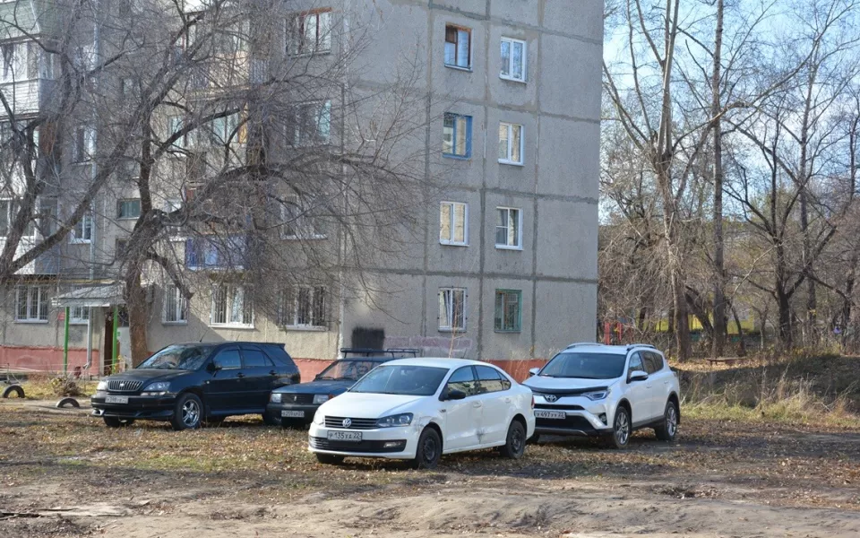 В Барнауле проходят рейды против парковок в неположенных местах