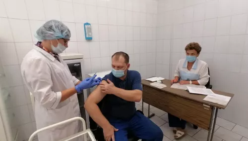 На Алтай-Коксе прививают от гриппа, пневмококка и COVID-19