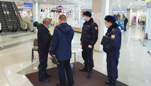 В Барнауле могут закрыть торговые центры, куда пускают без масок и QR-кодов
