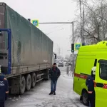 В Новосибирске дальнобойщик умер за рулем и попал в ДТП