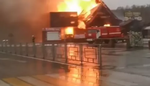 Спасатели рассказали подробности пожара в кафе Печки-лавочки в Сростках