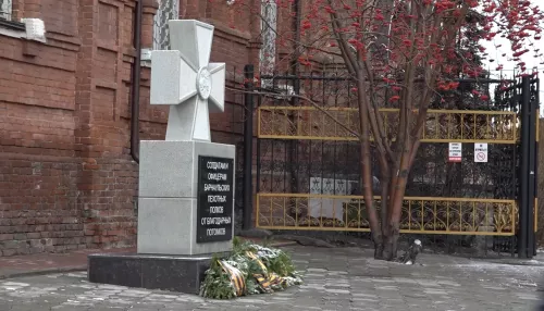 Барнаульцы неоднозначно восприняли памятник в виде Георгиевского креста