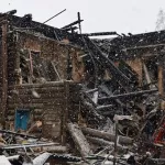В Горно-Алтайске начался демонтаж сгоревшего здания вечерней школы