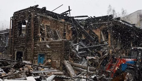 В Горно-Алтайске начался демонтаж сгоревшего здания вечерней школы