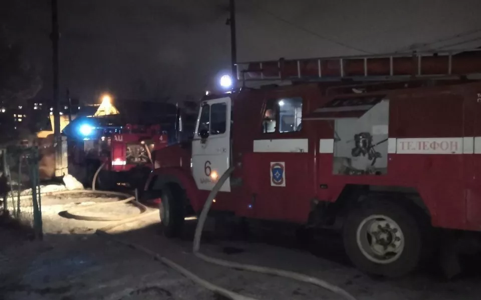 Пожар уничтожил собранный урожай и сельхозтехнику в алтайском селе