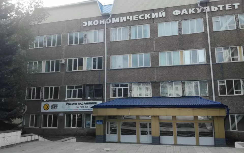 Алтайский госуниверситет выкупил здание обанкротившегося вуза в Барнауле