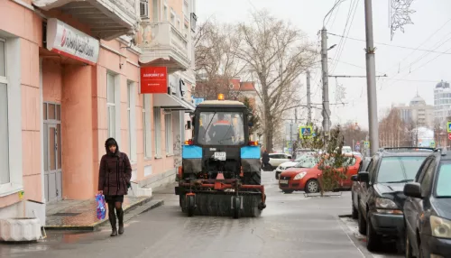 Барнаульские дороги обрабатывают реагентами от гололеда