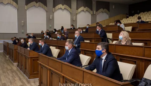 Без фейерверков: в мэрии Барнаула обсудили подготовку к Новому году