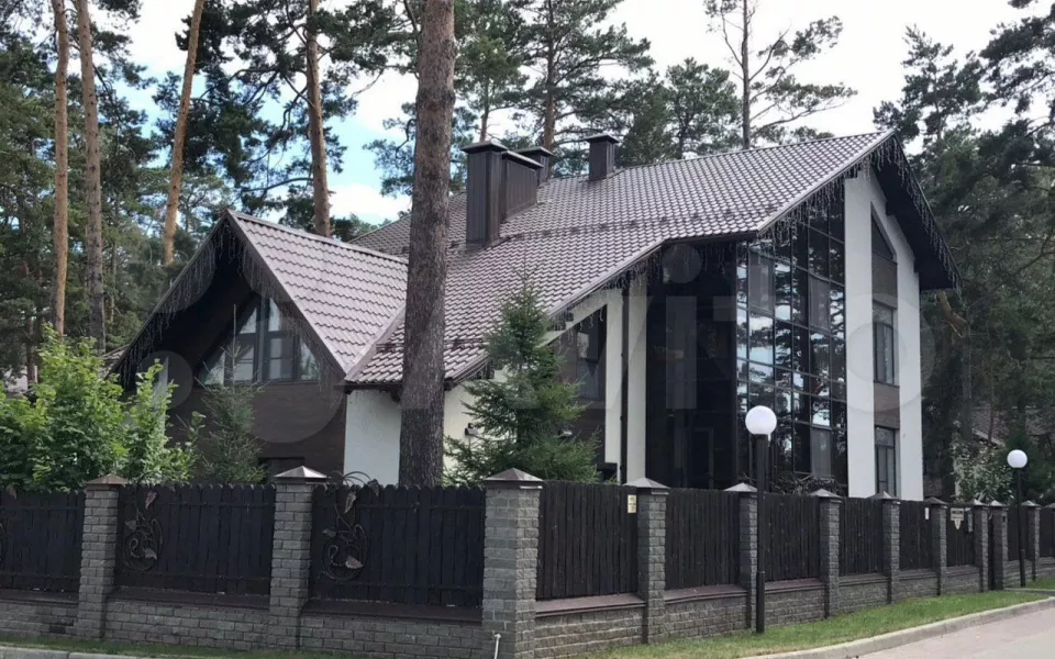 В Барнауле элитный коттедж более 400 квадратов продают за 88 млн рублей