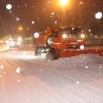 В Барнауле ночью более 100 снегоуборочных машин чистили дороги