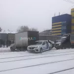 В Барнауле несколько автомобилей попали в снежный замес