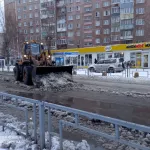 В Барнауле в микрорайоне Докучаево улицу затопило водой