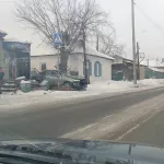 Соцсети: в Барнауле водитель иномарки уснул и врезался в здание магазина
