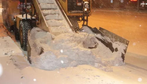 Барнаульцы пожаловались на заваленные снегом тротуары