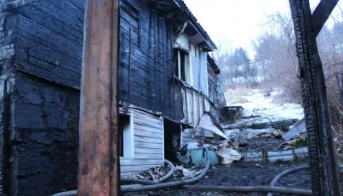По факту гибели людей на пожаре в Горно-Алтайске возбудили уголовное дело