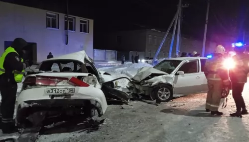 В Камне-на-Оби спасли водителя, зажатого в салоне Toyota после жесткого ДТП