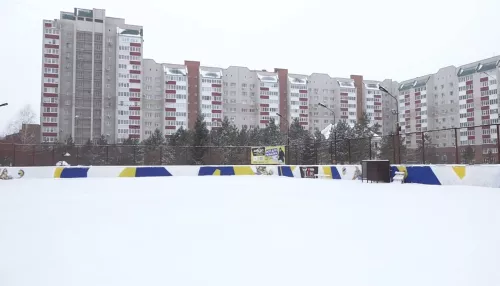 Коробка раздора: в Барнауле без дела простаивает хоккейная площадка