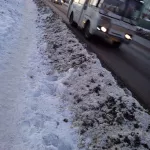 Барнаульцы пожаловались на исчезнувший тротуар по пути в школу