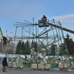 В Барнауле на площади Сахарова устанавливают главную ёлку края