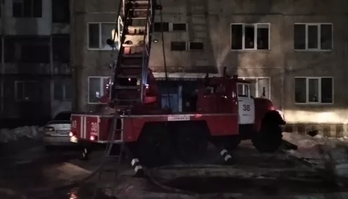30 человек эвакуировали из задымленной многоэтажки в Заринске