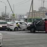 В Барнауле произошло массовое ДТП на перекрестке, где сбили ребенка