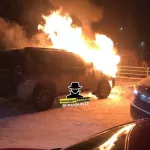 В Барнауле на парковке сгорел люксовый внедорожник