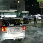 Пассажирский автобус сбил доставщика еды в Барнауле
