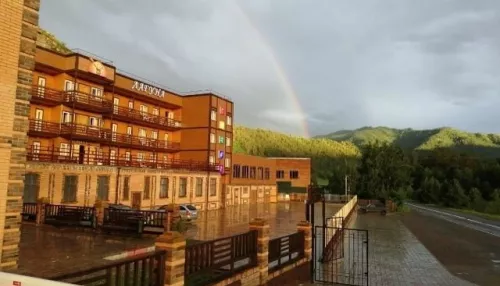На Алтае в горах продают спорткомплекс с бассейнами почти за 500 млн рублей