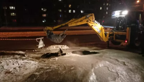 Обвал грунта произошел на дороге в центре Барнаула