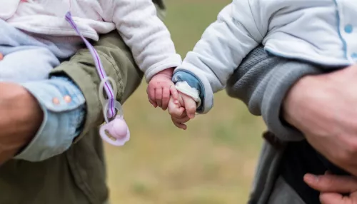 В декабре жители Алтайского края дважды получат пособие по уходу за ребенком