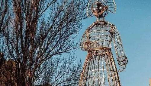 В российском городе металлическая Снегурочка пугает местных жителей