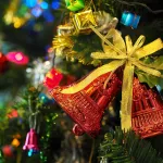 Без уличных гуляний, но с губернаторской елкой: как на Алтае встретят Новый год