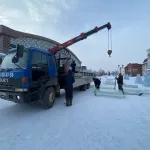 В Барнауле на пешеходной улице Мало-Тобольской строят снежный городок
