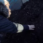 Жители Алтайского края жалуются на некачественный уголь
