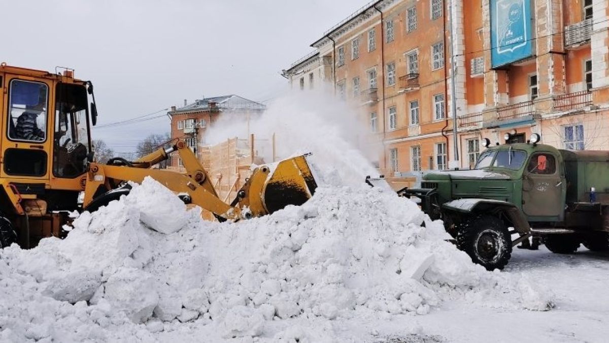 Строительство снежного городка в Рубцовске