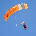 В Подмосковье насмерть разбилась инструктор по прыжкам с парашютом