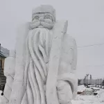 Вандалы порушили снежные фигуры на площади в Камне-на-Оби