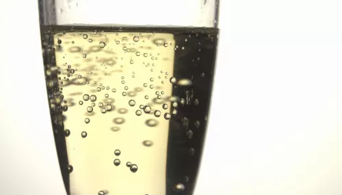 Врач назвала опасной одну из главных новогодних традиций