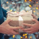 Что подарить на Новый год и Рождество маме: идеи нужных и желанных подарков