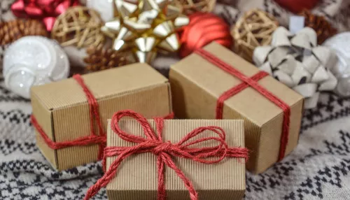 Что подарить девушке на Новый год: выбираем подарки для самых близких