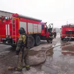 В Барнауле утром произошел крупный пожар на складе