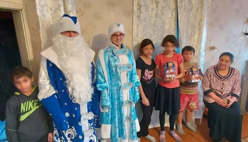Дед Мороз из тюрьмы поздравил детей в алтайском городе с Новым годом