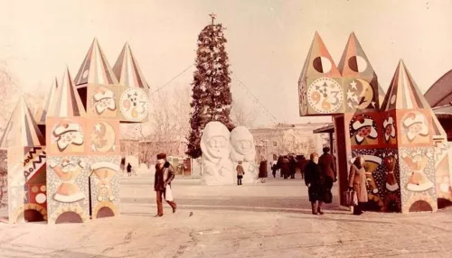 Барнаульцы вспомнили, какой была новогодняя площадь Сахарова много лет назад