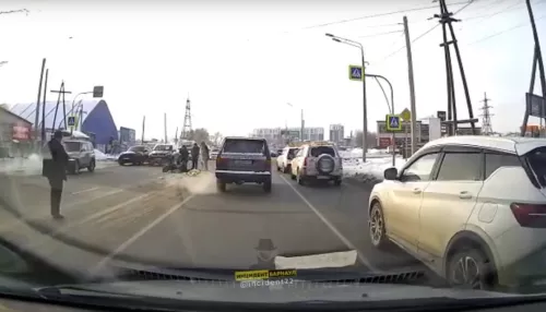 В Барнауле автомобиль сбил двух пешеходов на зебре