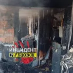 В Рубцовске полностью выгорел дом у семьи с четырьмя детьми