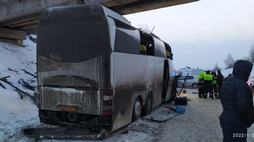 В смертельном ДТП в Рязанской области погибли пять человек, десятки пострадали